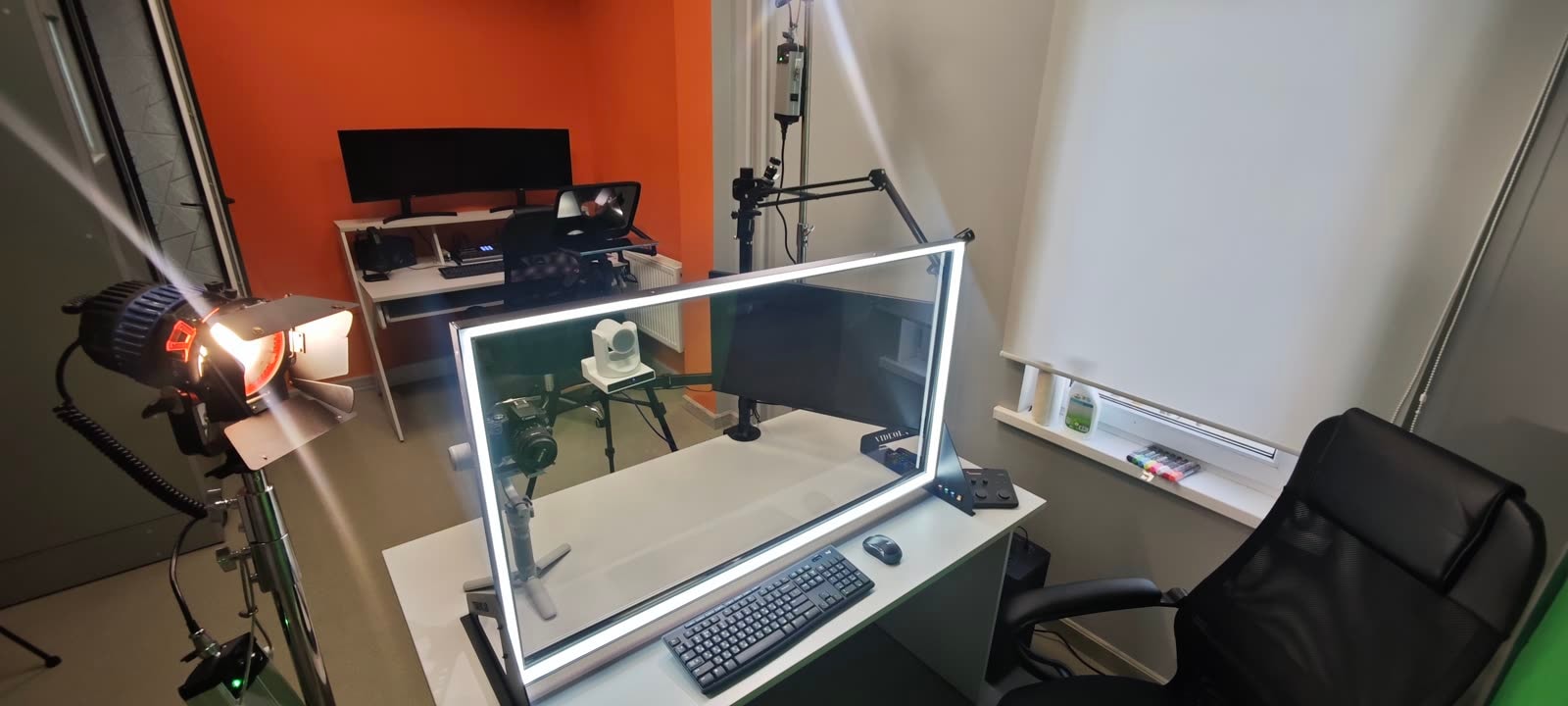 Прозрачная доска VideoLab с камерами и студийным светом